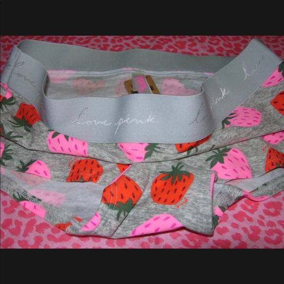 Victoria’s Secret PINK Boyshort Strawberries NWT - Picture 2 of 3